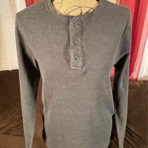 Men’s small long sleeve sleeve Sonoma thermal Henley perfect alone or for layers